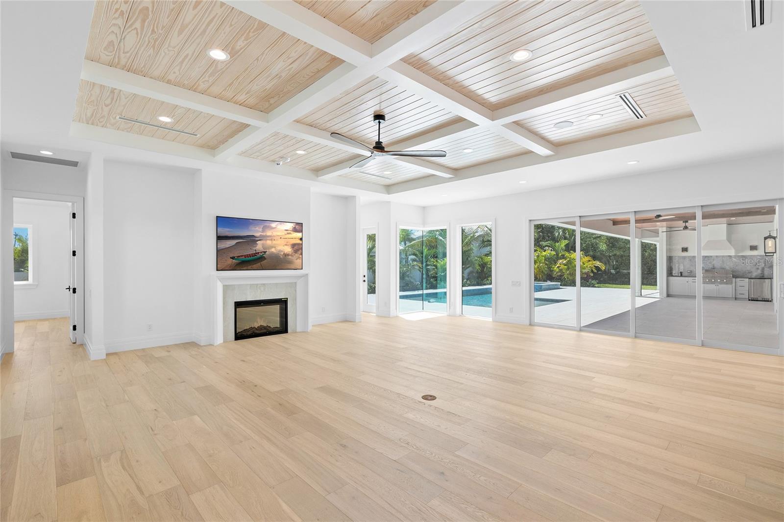 TB8436391 Property Photo