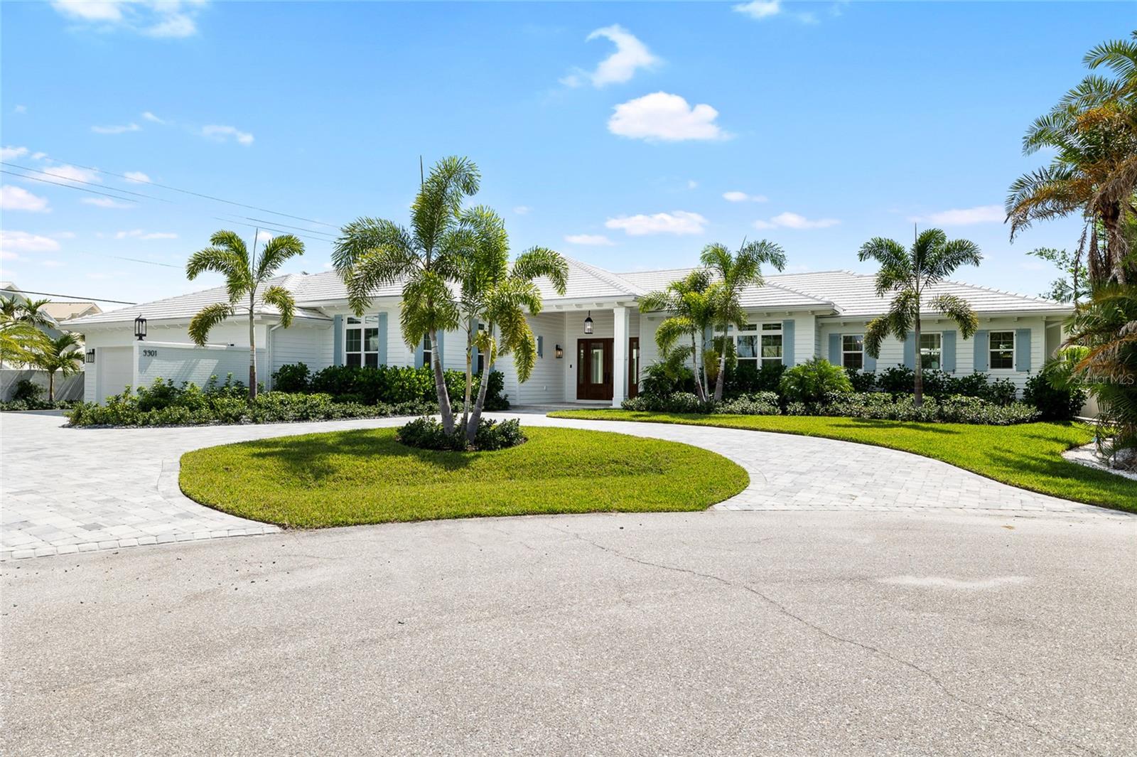 TB8436391 Property Photo