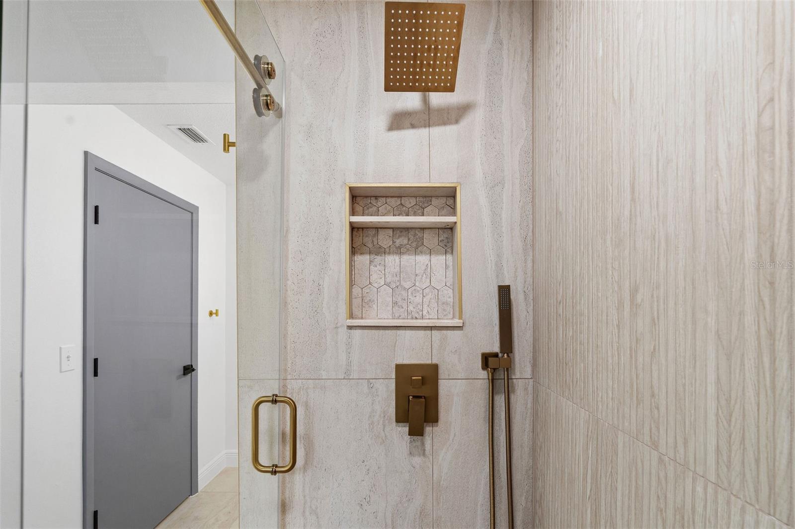 16118 OAKMANOR DR, TAMPA, FL, 33624