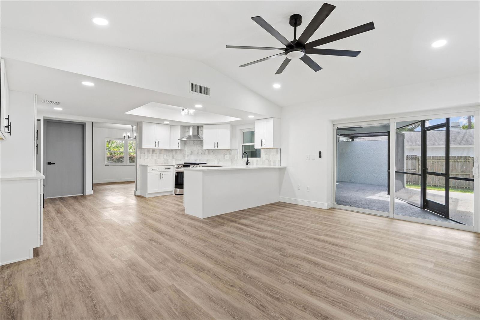 16118 OAKMANOR DR, TAMPA, FL, 33624