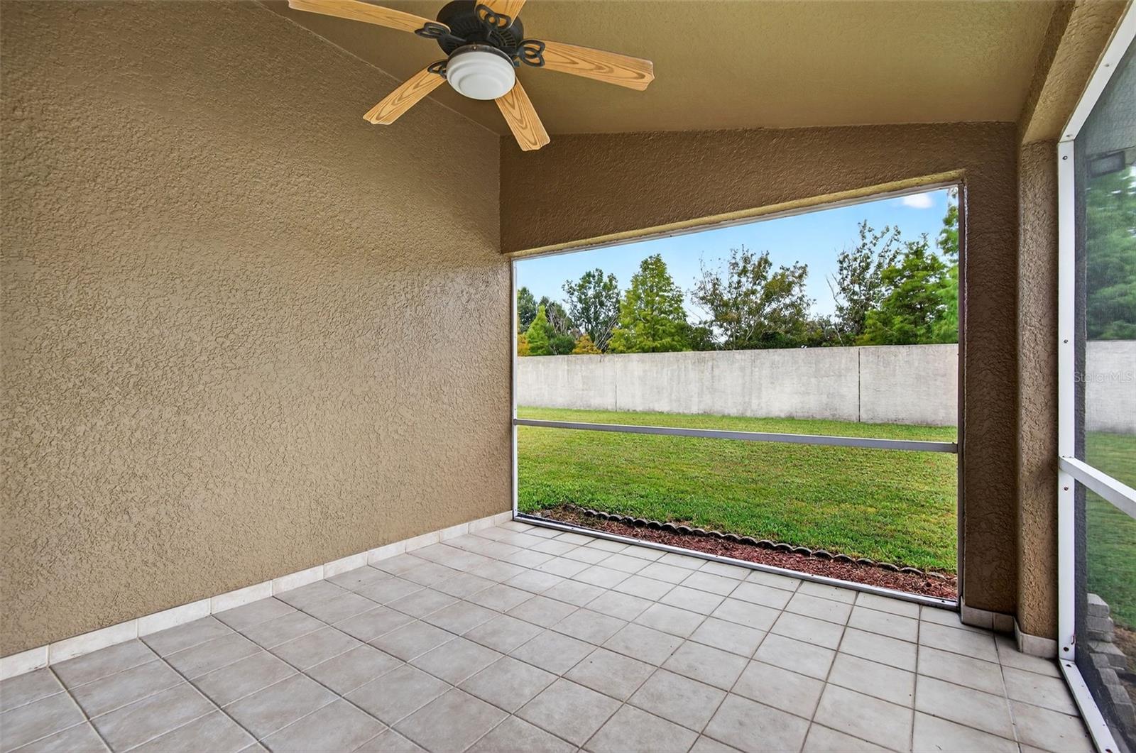 Large Covered & Screened Lanai