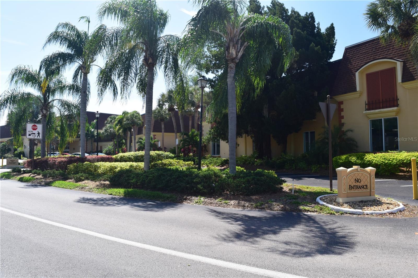 1804 FOXHUNT DR #B, SUN CITY CENTER, FL, 33573