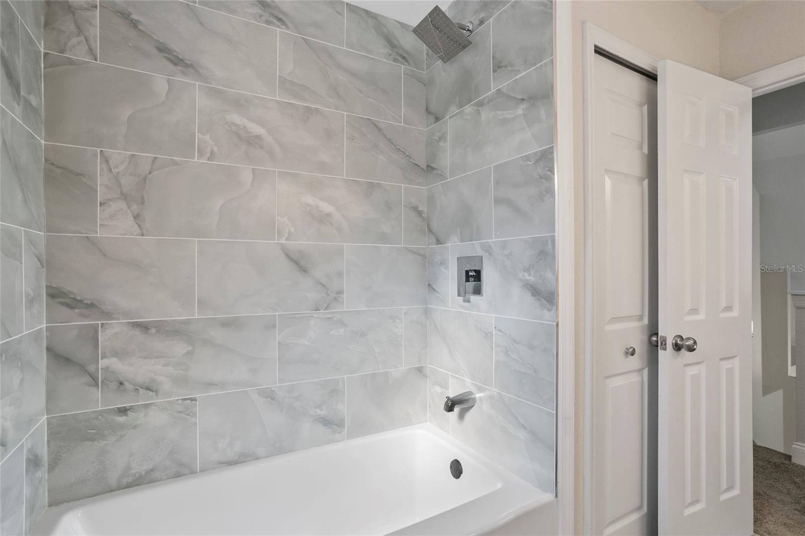 214 PINEWOOD DR, DAVENPORT, FL, 33896