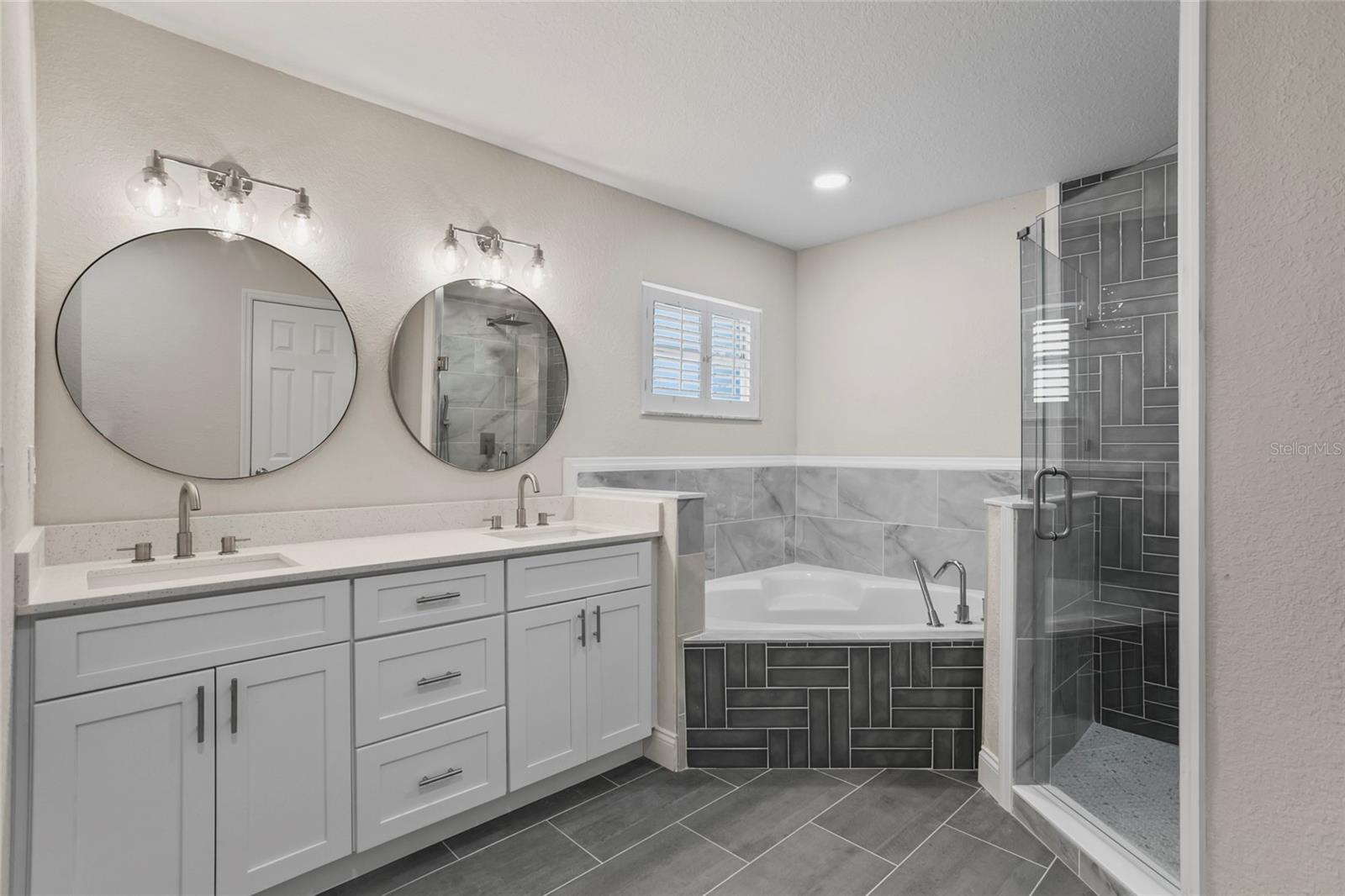 214 PINEWOOD DR, DAVENPORT, FL, 33896