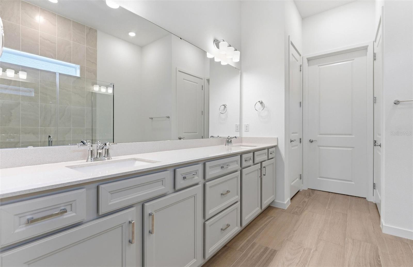 Owner's Bath w/Dual Sinks