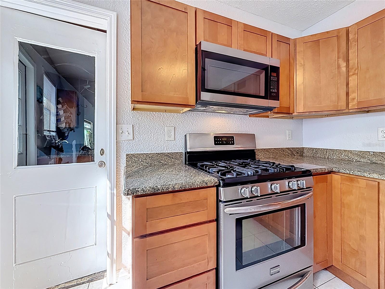 320 KINGSTON ST S, ST PETERSBURG, FL, 33711