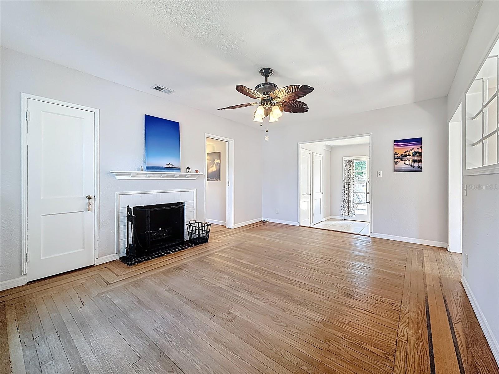 320 KINGSTON ST S, ST PETERSBURG, FL, 33711