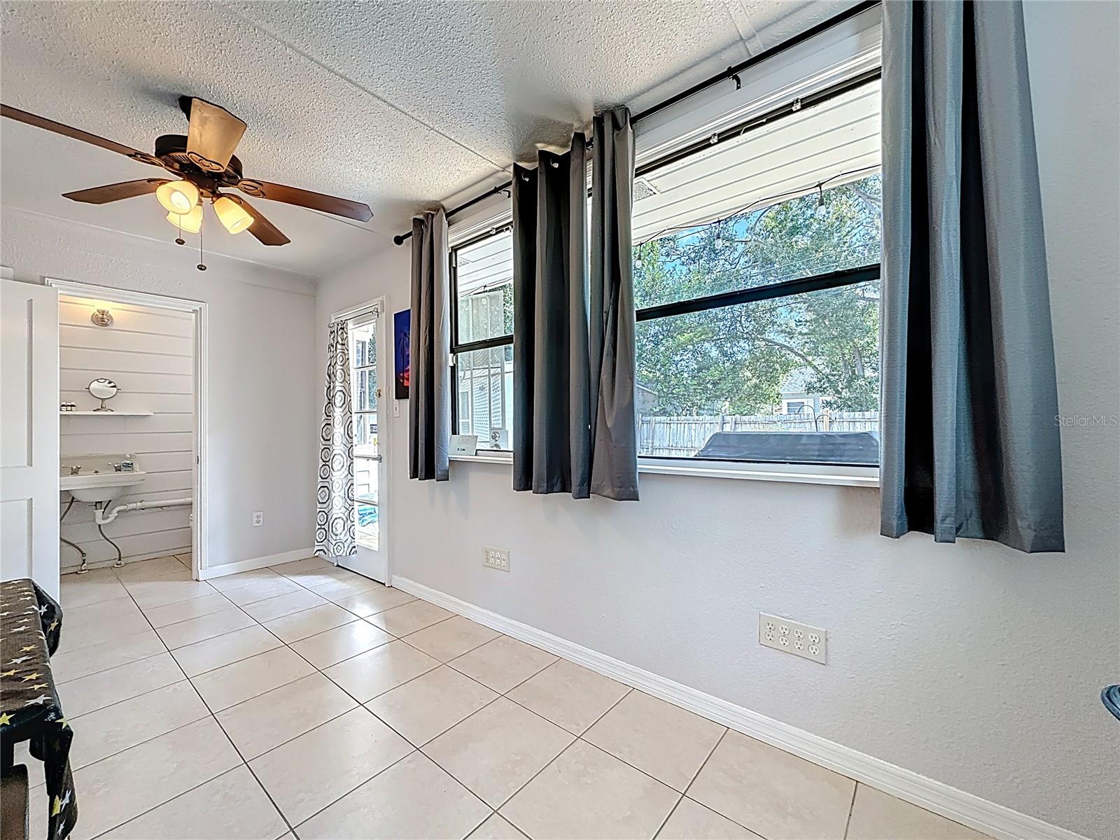 320 KINGSTON ST S, ST PETERSBURG, FL, 33711