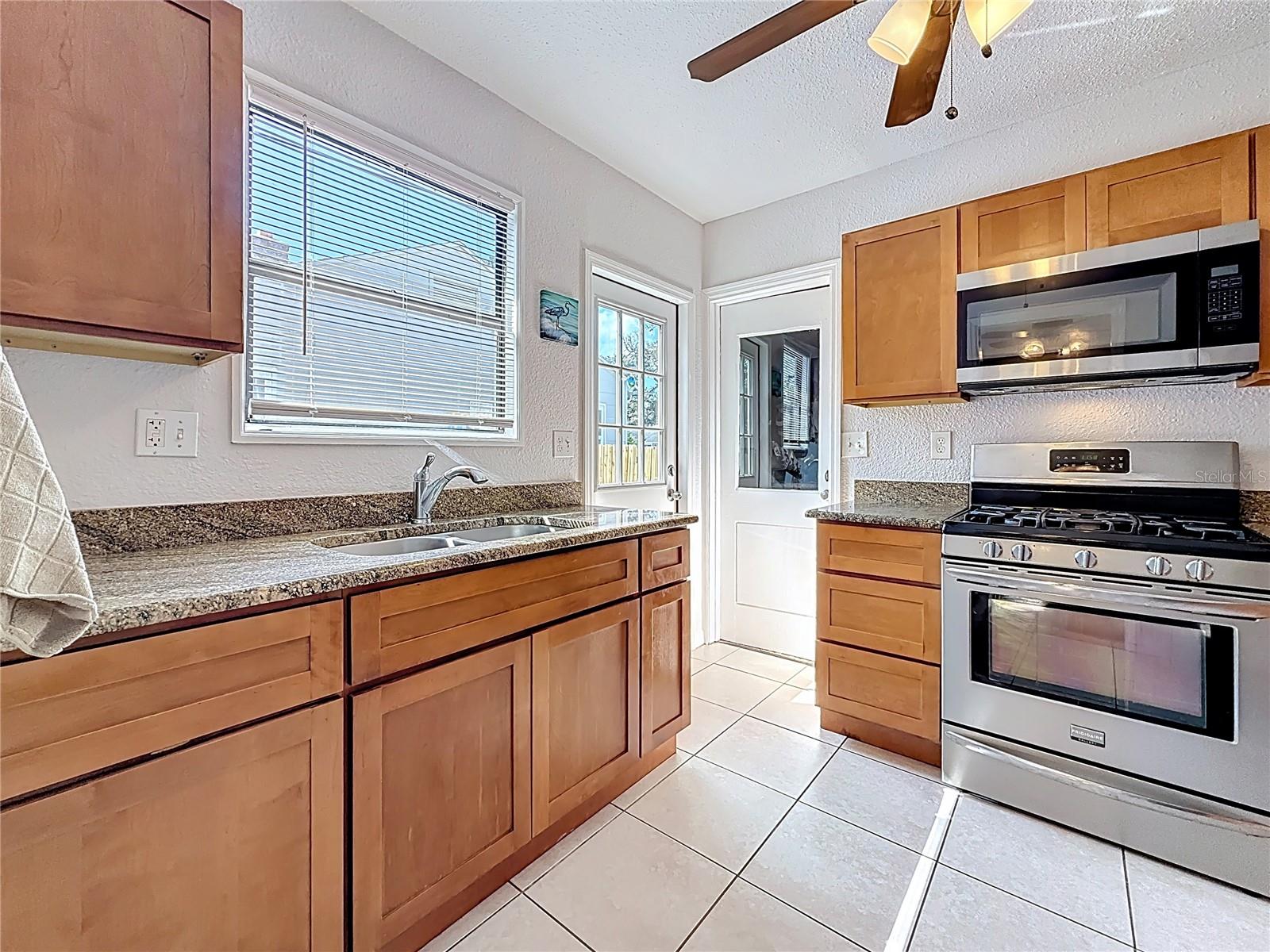 320 KINGSTON ST S, ST PETERSBURG, FL, 33711