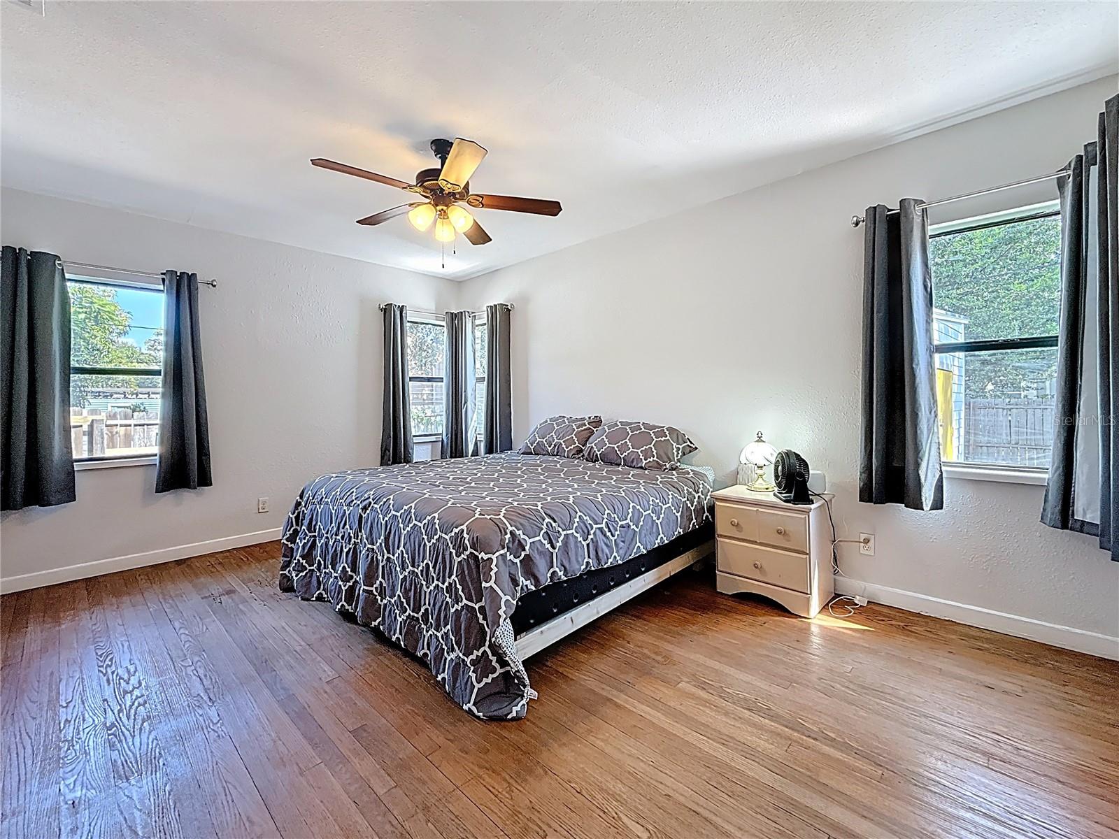 320 KINGSTON ST S, ST PETERSBURG, FL, 33711