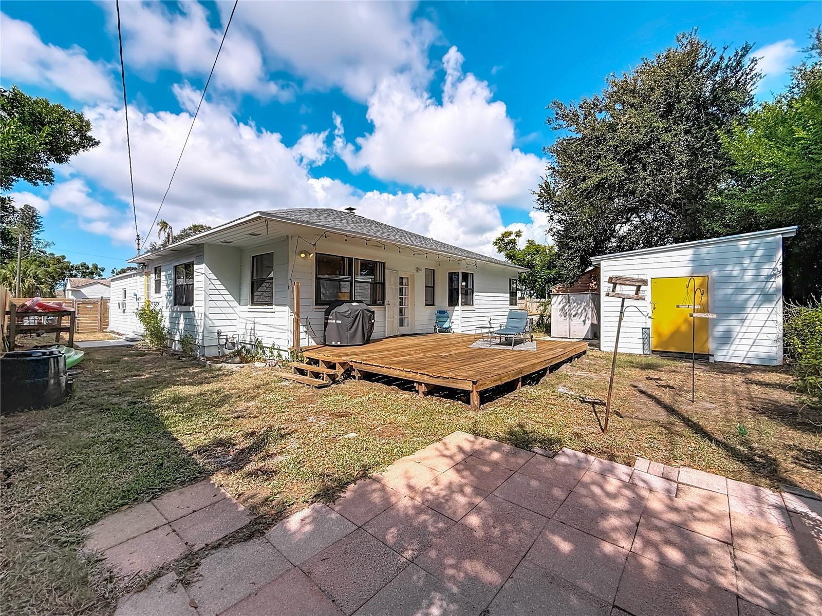 320 KINGSTON ST S, ST PETERSBURG, FL, 33711