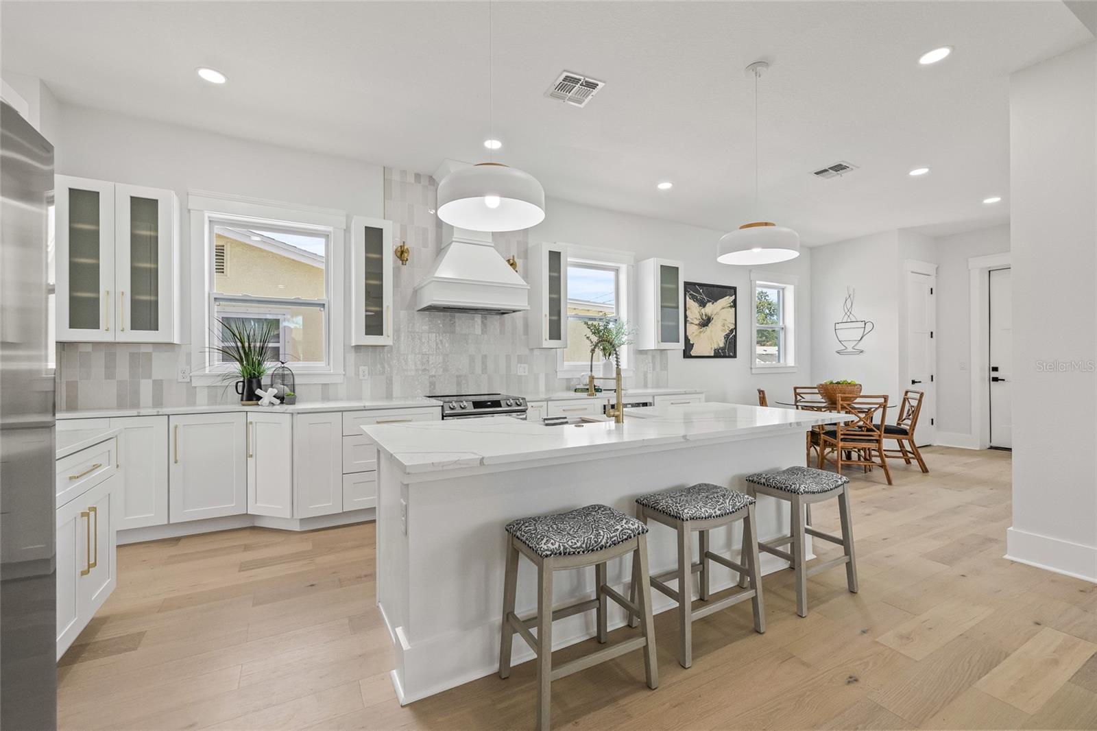 6901 3RD AVE N, ST PETERSBURG, FL, 33710