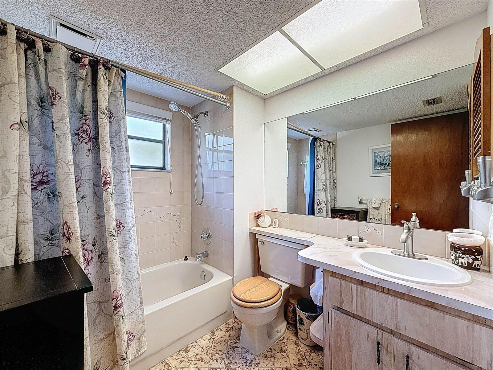 8950 HERNANDO WAY, WEEKI WACHEE, FL, 34613