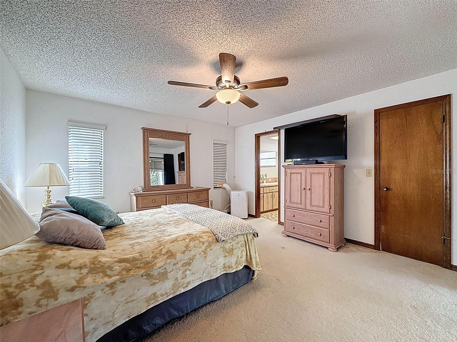 8950 HERNANDO WAY, WEEKI WACHEE, FL, 34613