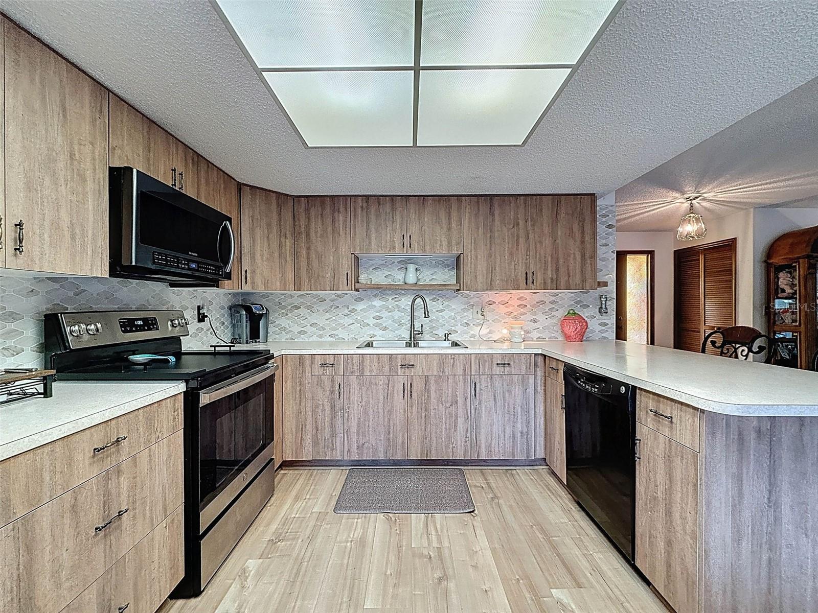 8950 HERNANDO WAY, WEEKI WACHEE, FL, 34613