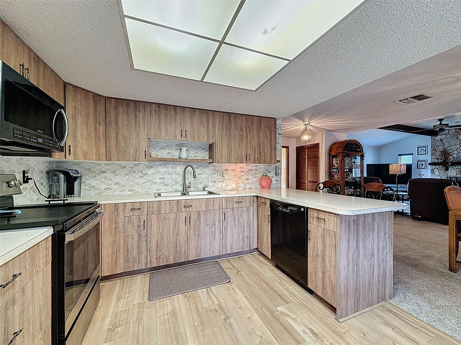 8950 HERNANDO WAY, WEEKI WACHEE, FL, 34613