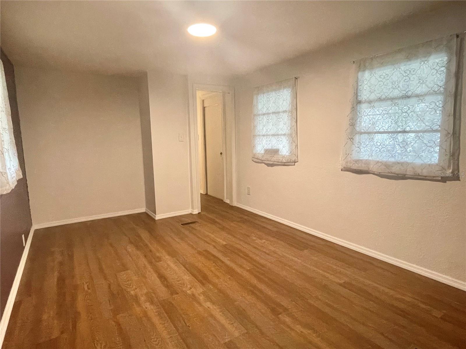 W7879768 Property Photo