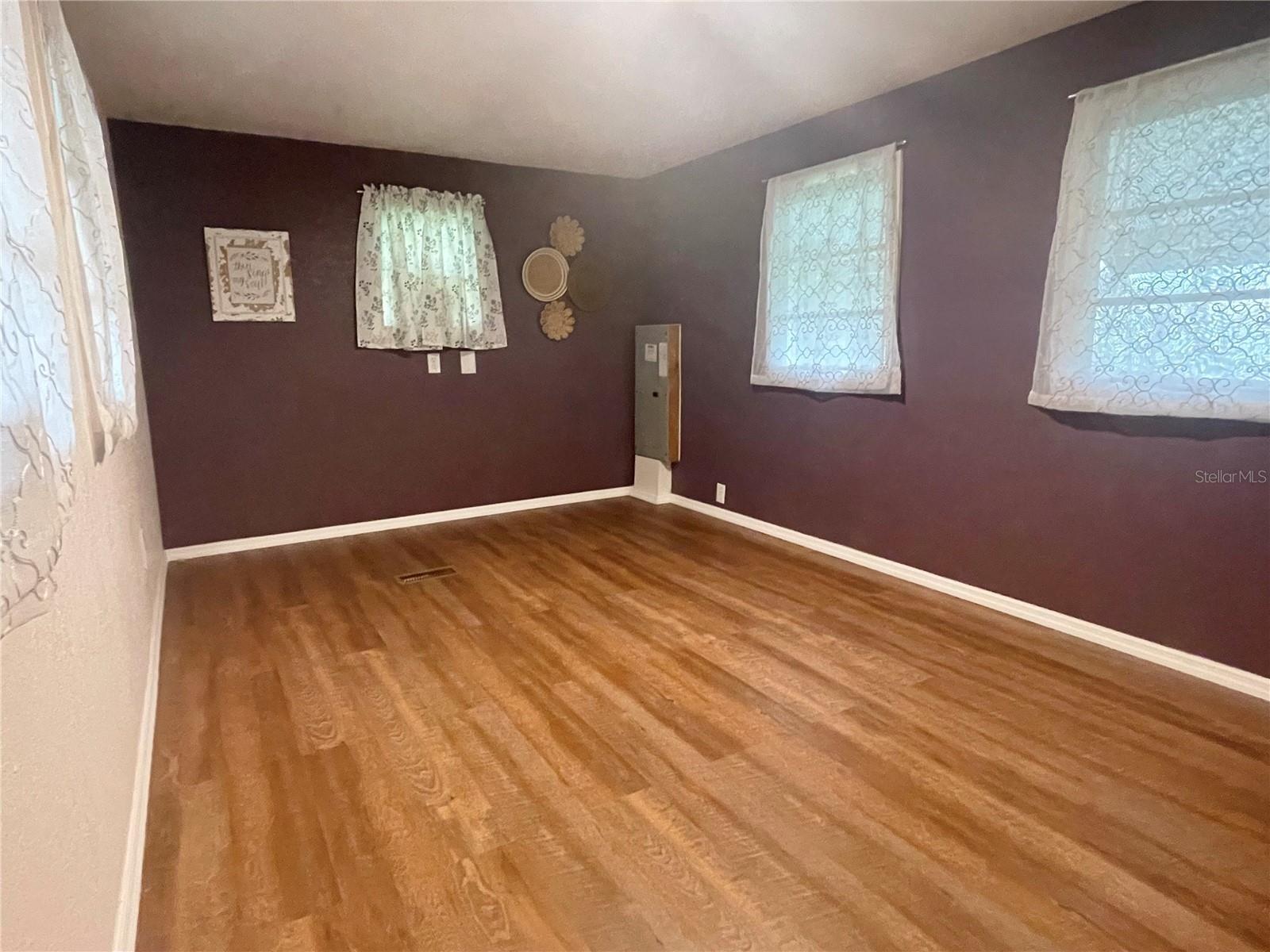 W7879768 Property Photo