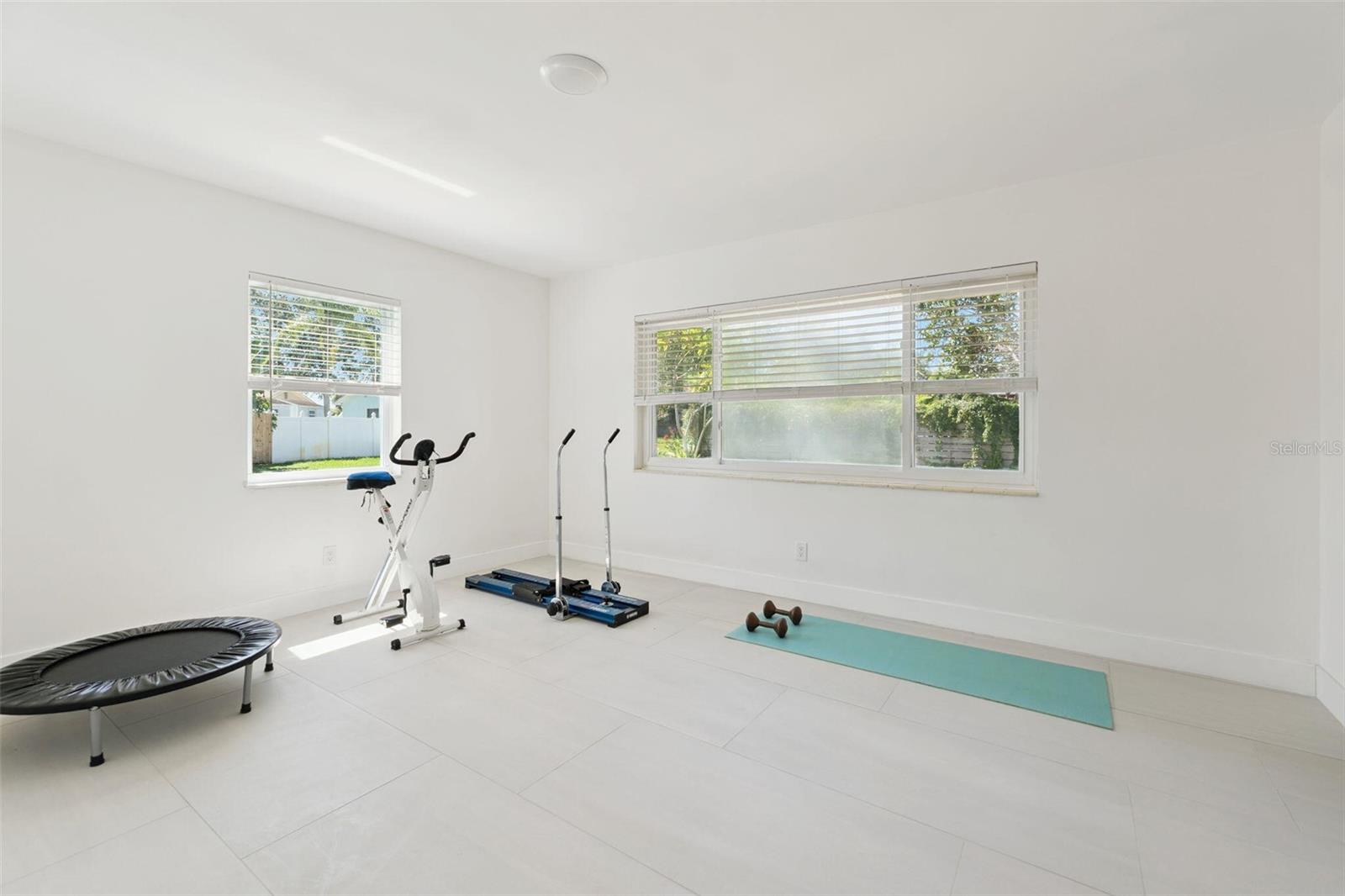 2335 TROPICAL SHORES DR SE, ST PETERSBURG, FL, 33705