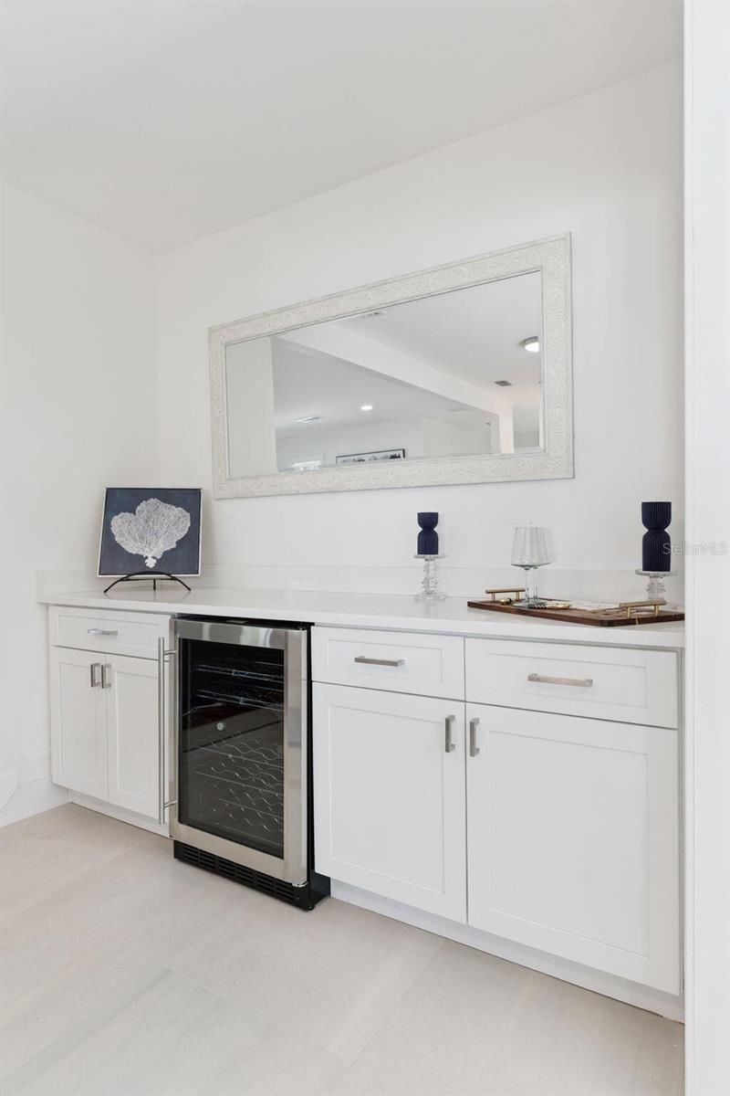 2335 TROPICAL SHORES DR SE, ST PETERSBURG, FL, 33705