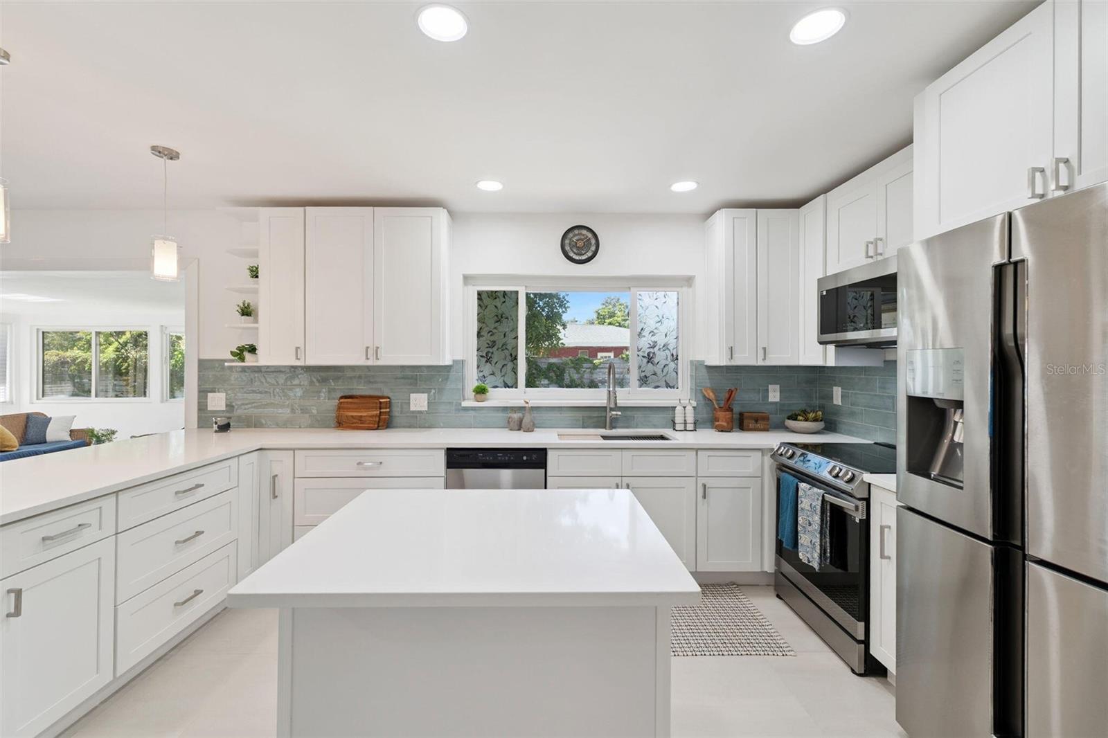 2335 TROPICAL SHORES DR SE, ST PETERSBURG, FL, 33705