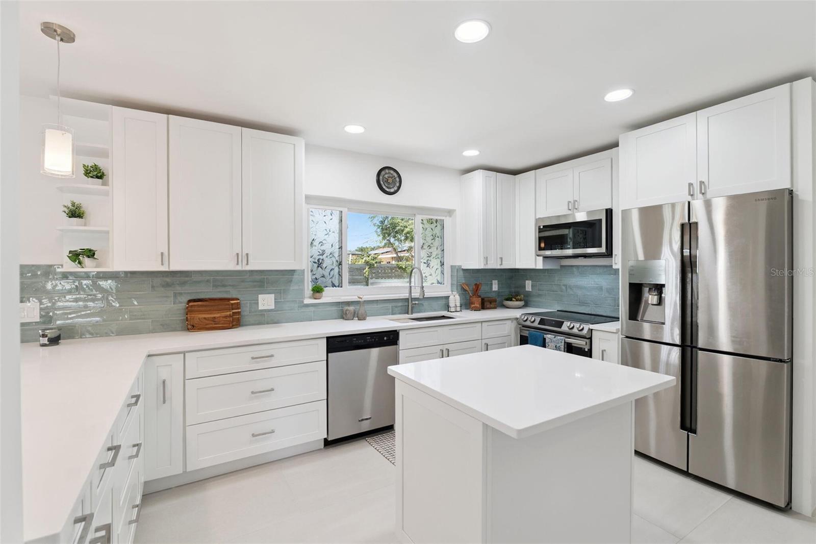 2335 TROPICAL SHORES DR SE, ST PETERSBURG, FL, 33705