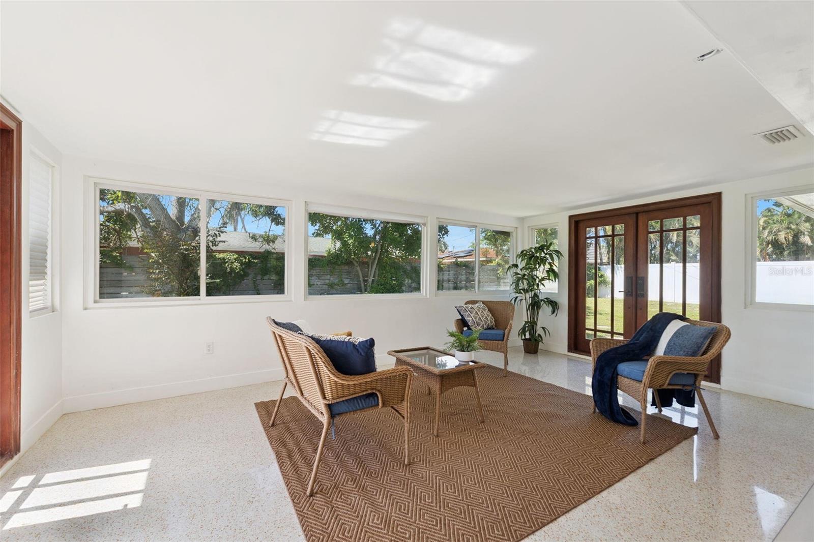 2335 TROPICAL SHORES DR SE, ST PETERSBURG, FL, 33705