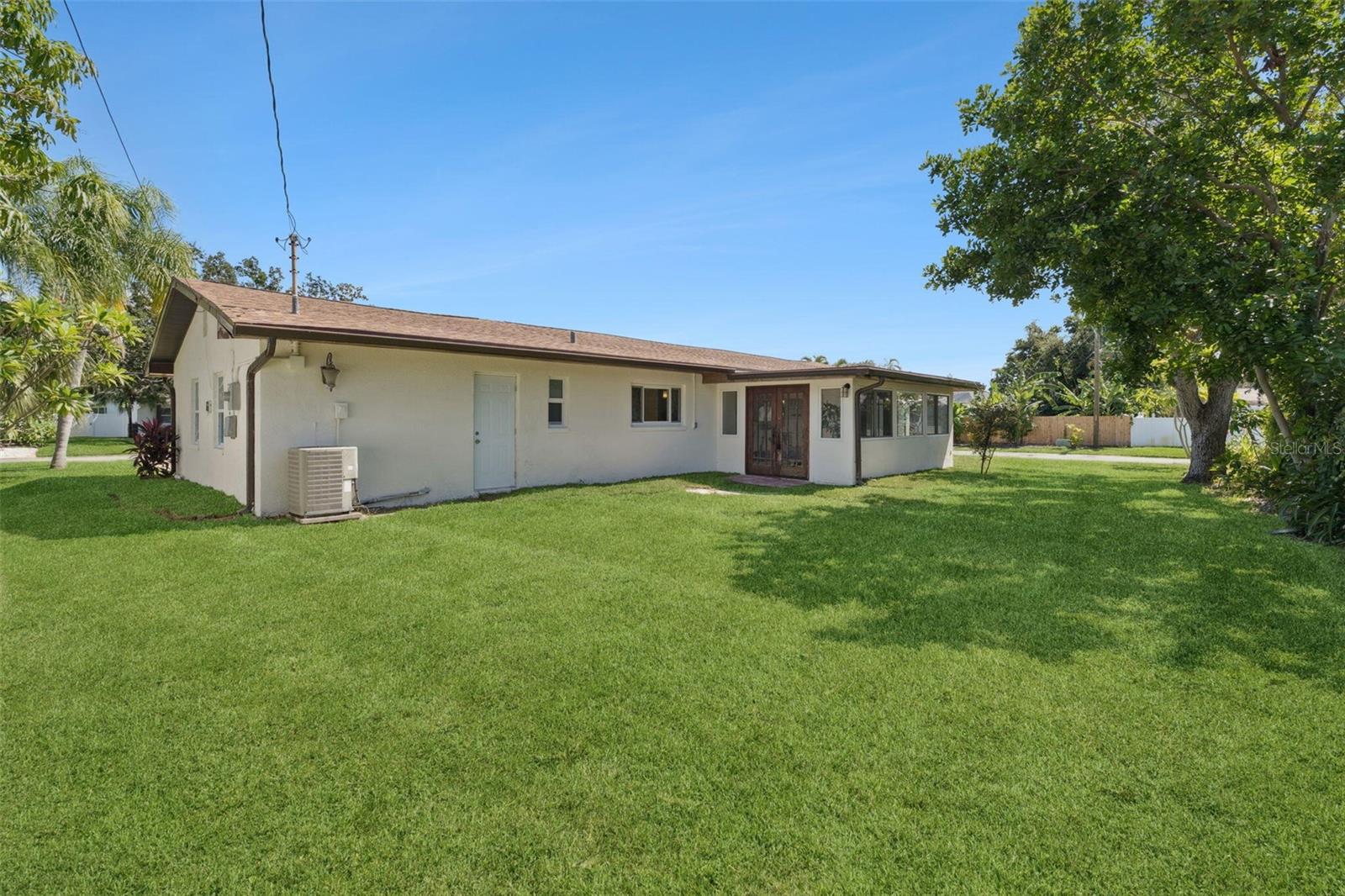 2335 TROPICAL SHORES DR SE, ST PETERSBURG, FL, 33705