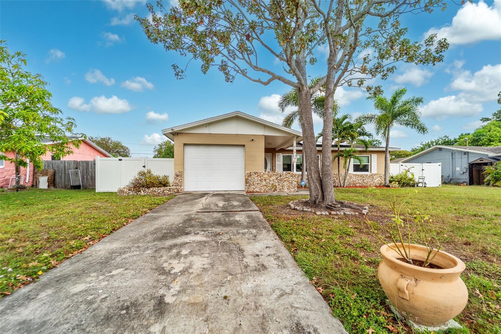 8593 LANTANA DR, SEMINOLE, FL, 33777