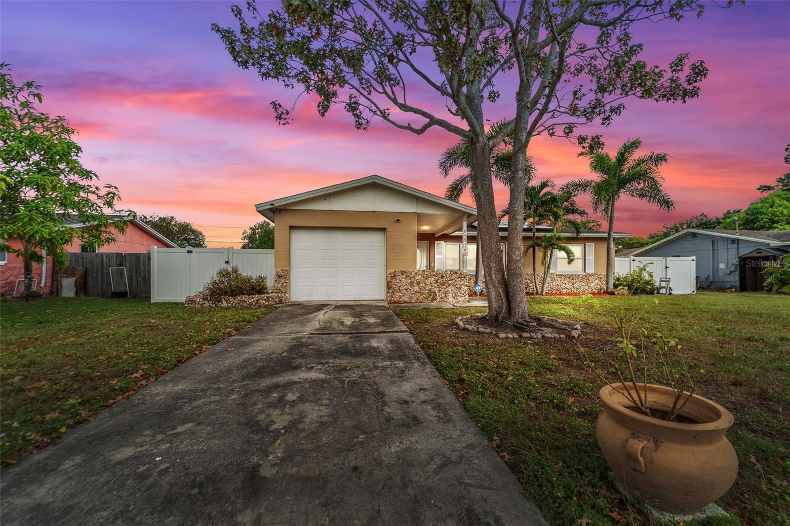 8593 LANTANA DR, SEMINOLE, FL, 33777