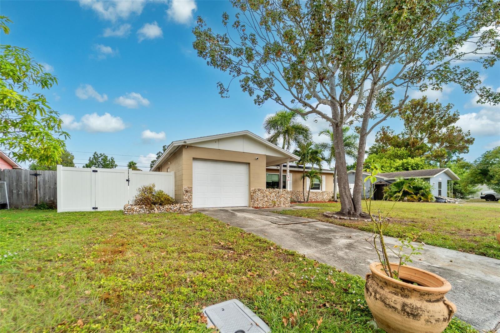 8593 LANTANA DR, SEMINOLE, FL, 33777