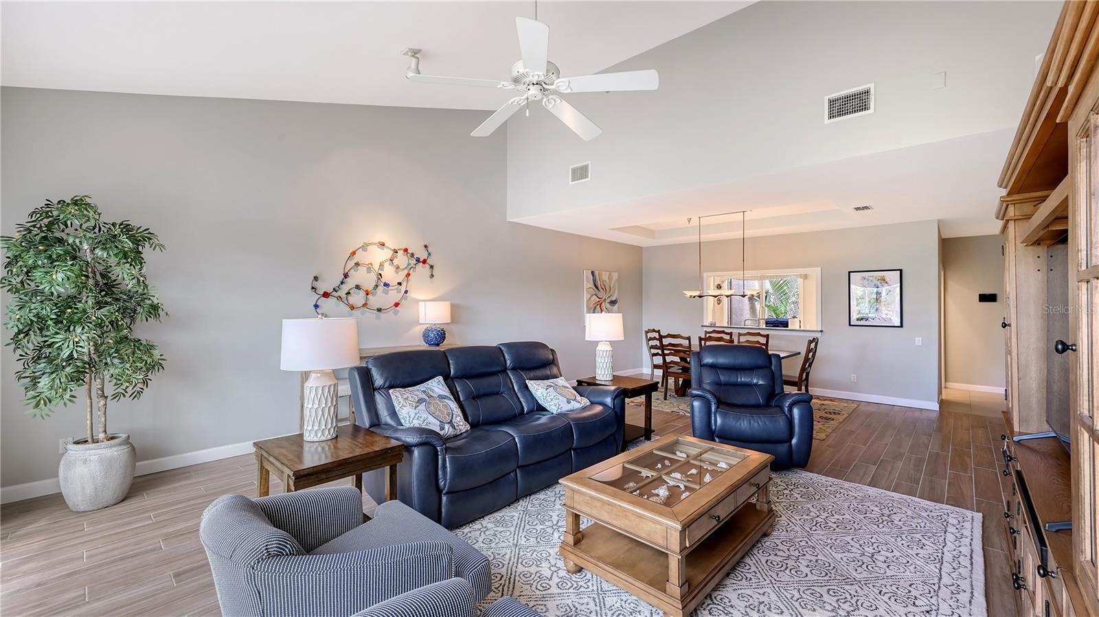 2013 HARBOUR LINKS DR #2013, LONGBOAT KEY, FL, 34228