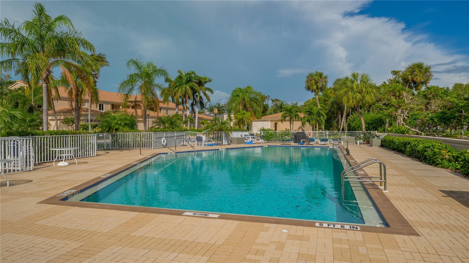 2013 HARBOUR LINKS DR #2013, LONGBOAT KEY, FL, 34228