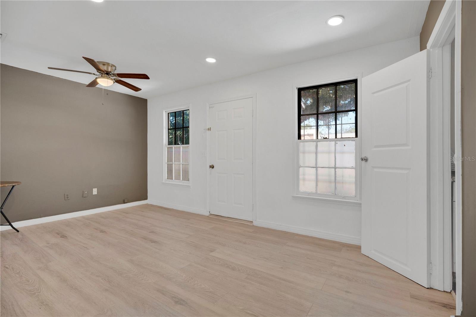 820 HOFFNER AVE, ORLANDO, FL, 32809