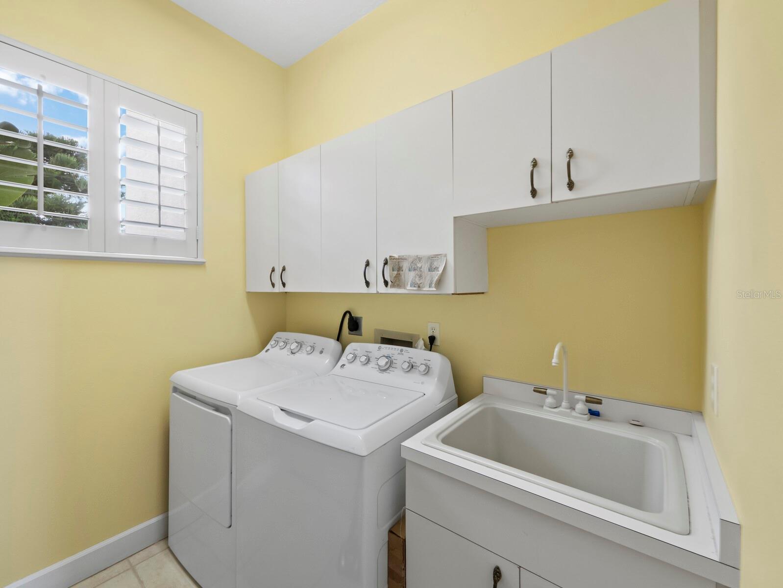 A4668083 Property Photo