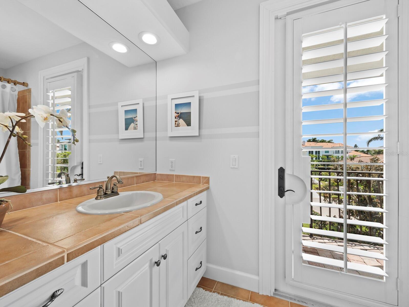 A4668083 Property Photo