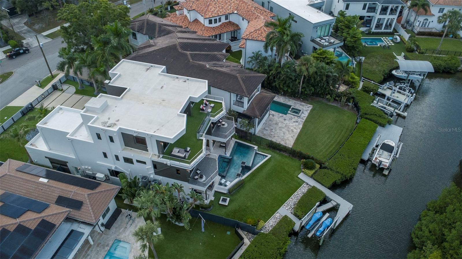 TB8436665 Property Photo