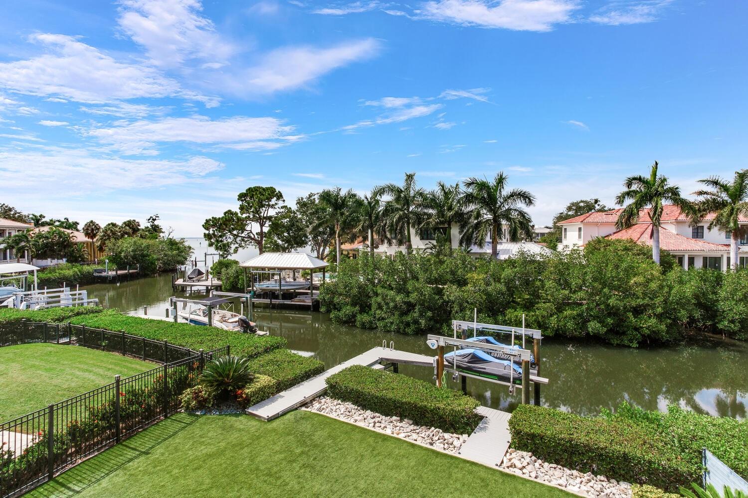 TB8436665 Property Photo