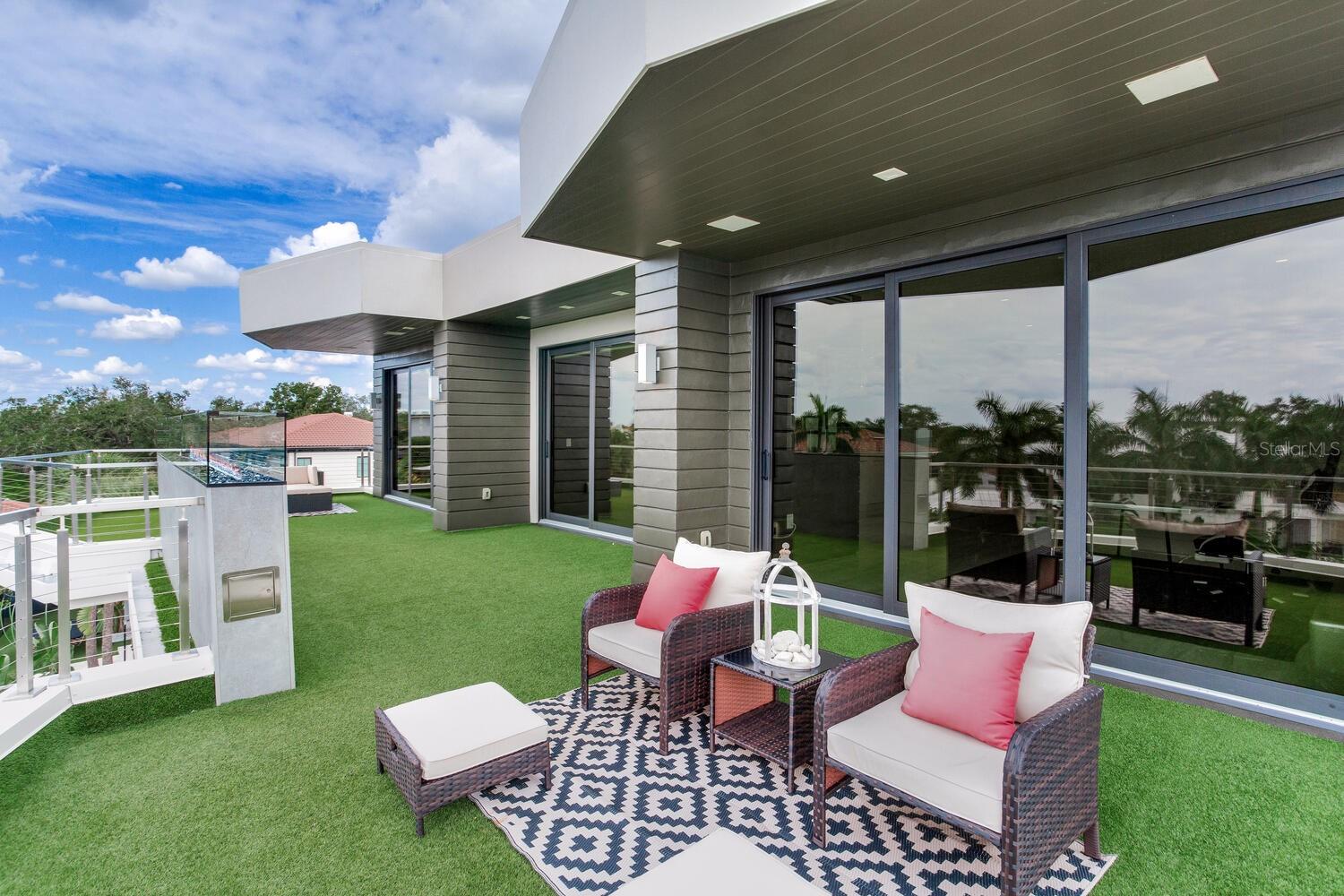 TB8436665 Property Photo