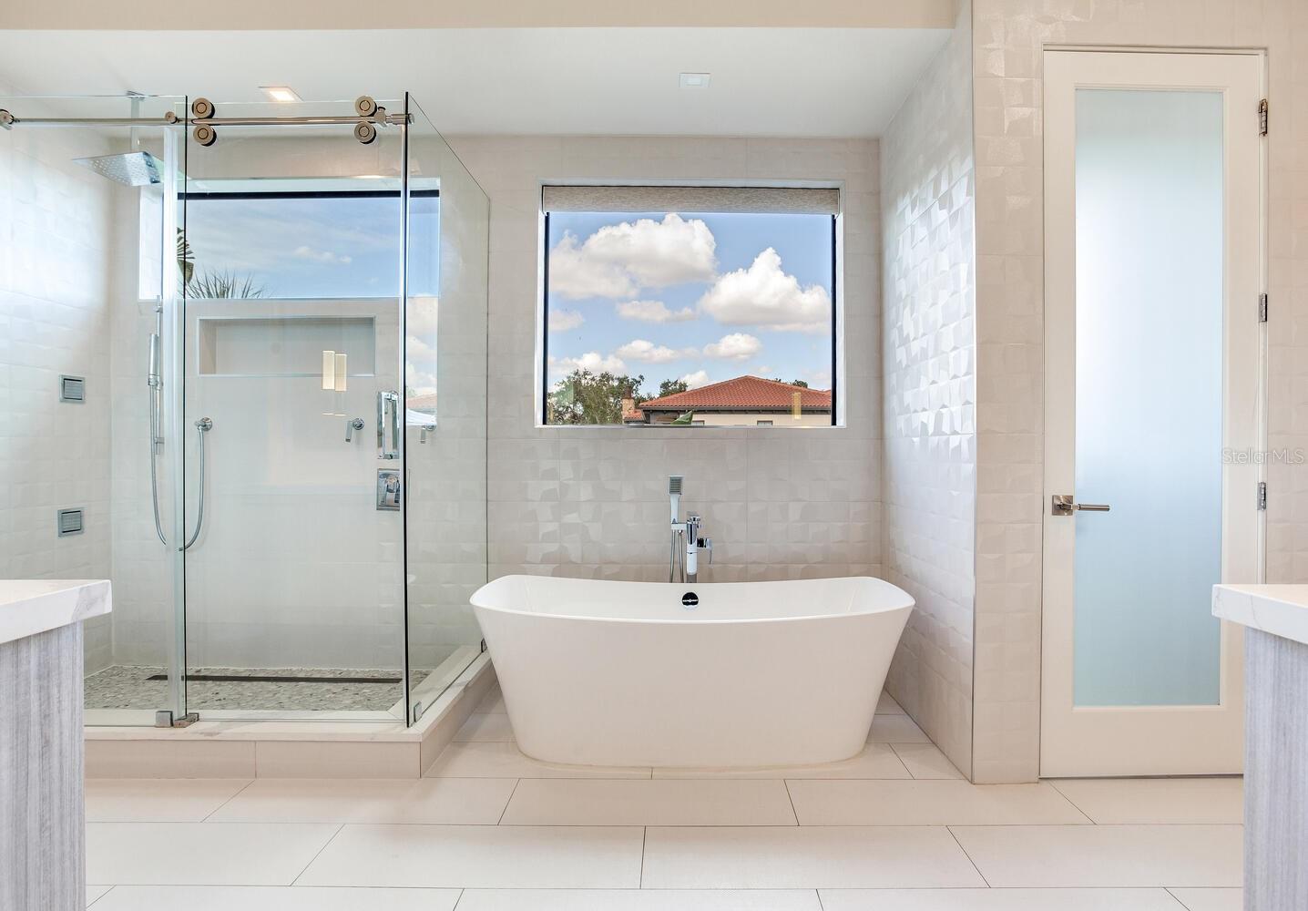 TB8436665 Property Photo