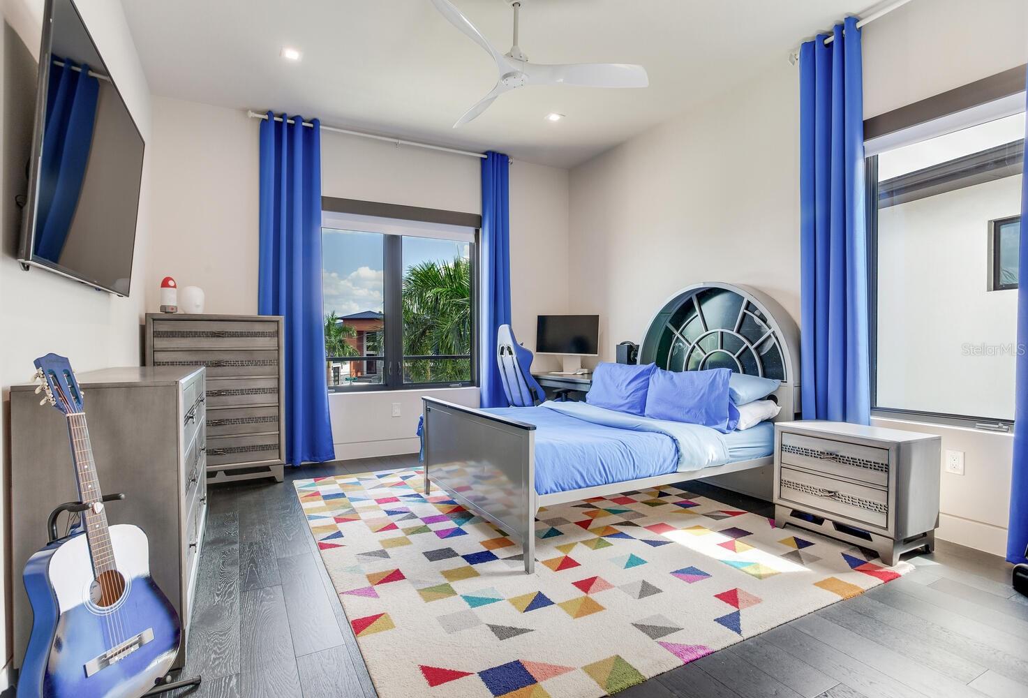 TB8436665 Property Photo