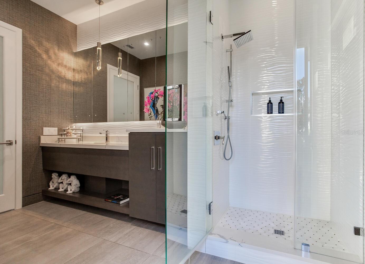 TB8436665 Property Photo