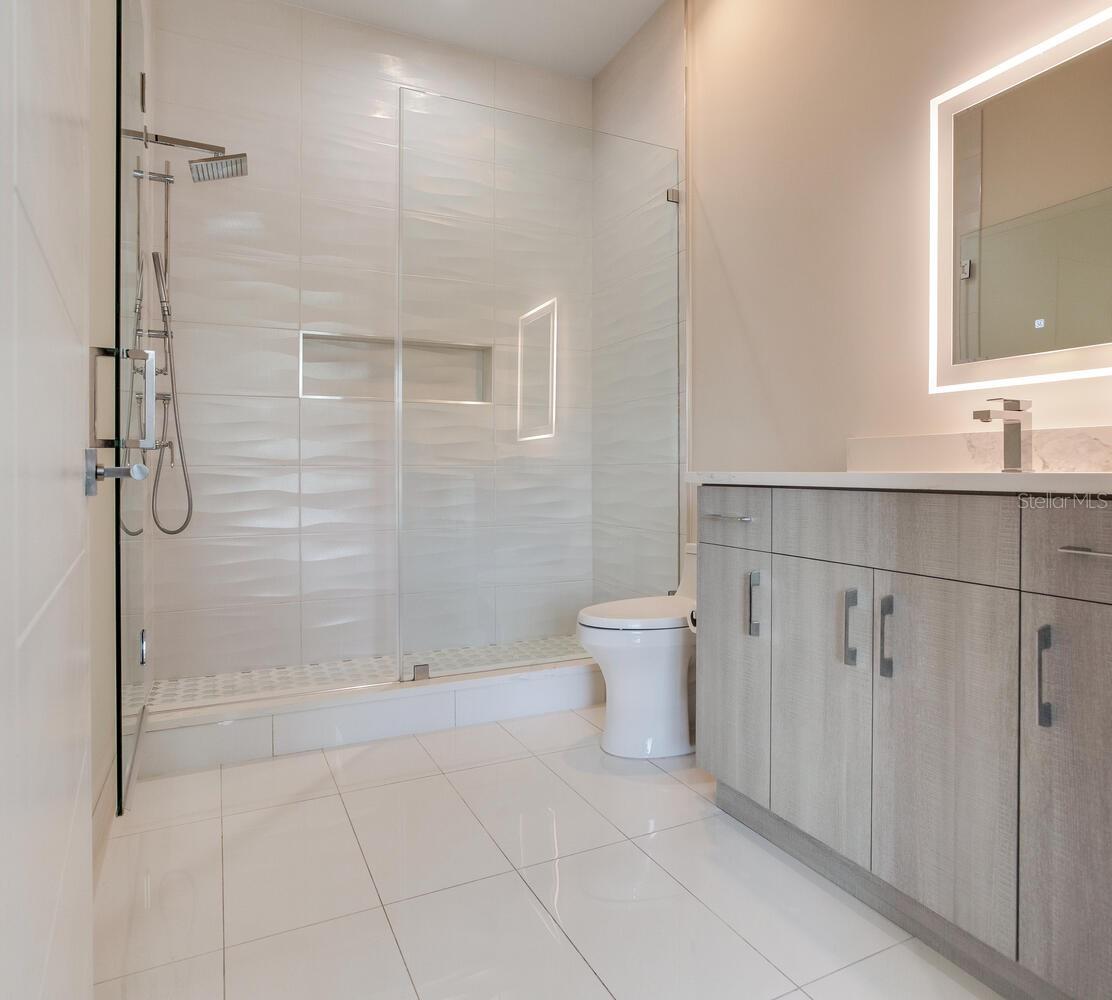 TB8436665 Property Photo