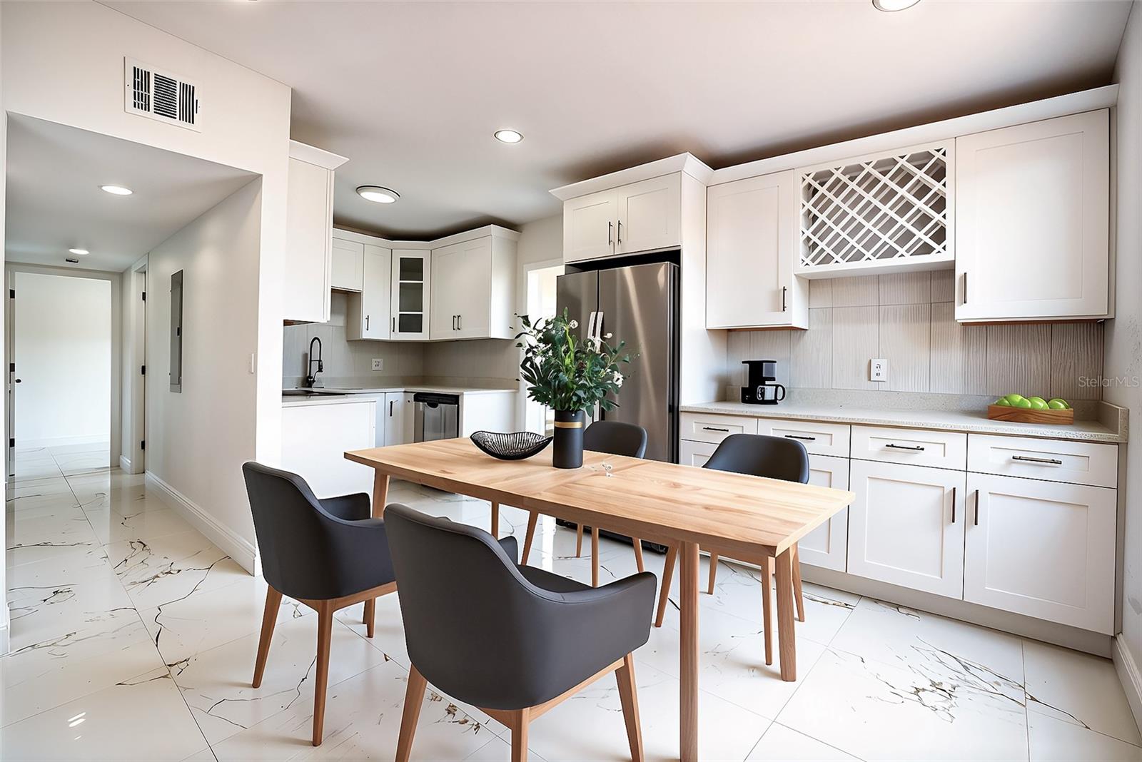 9511 N WILLOW AVE, TAMPA, FL, 33612