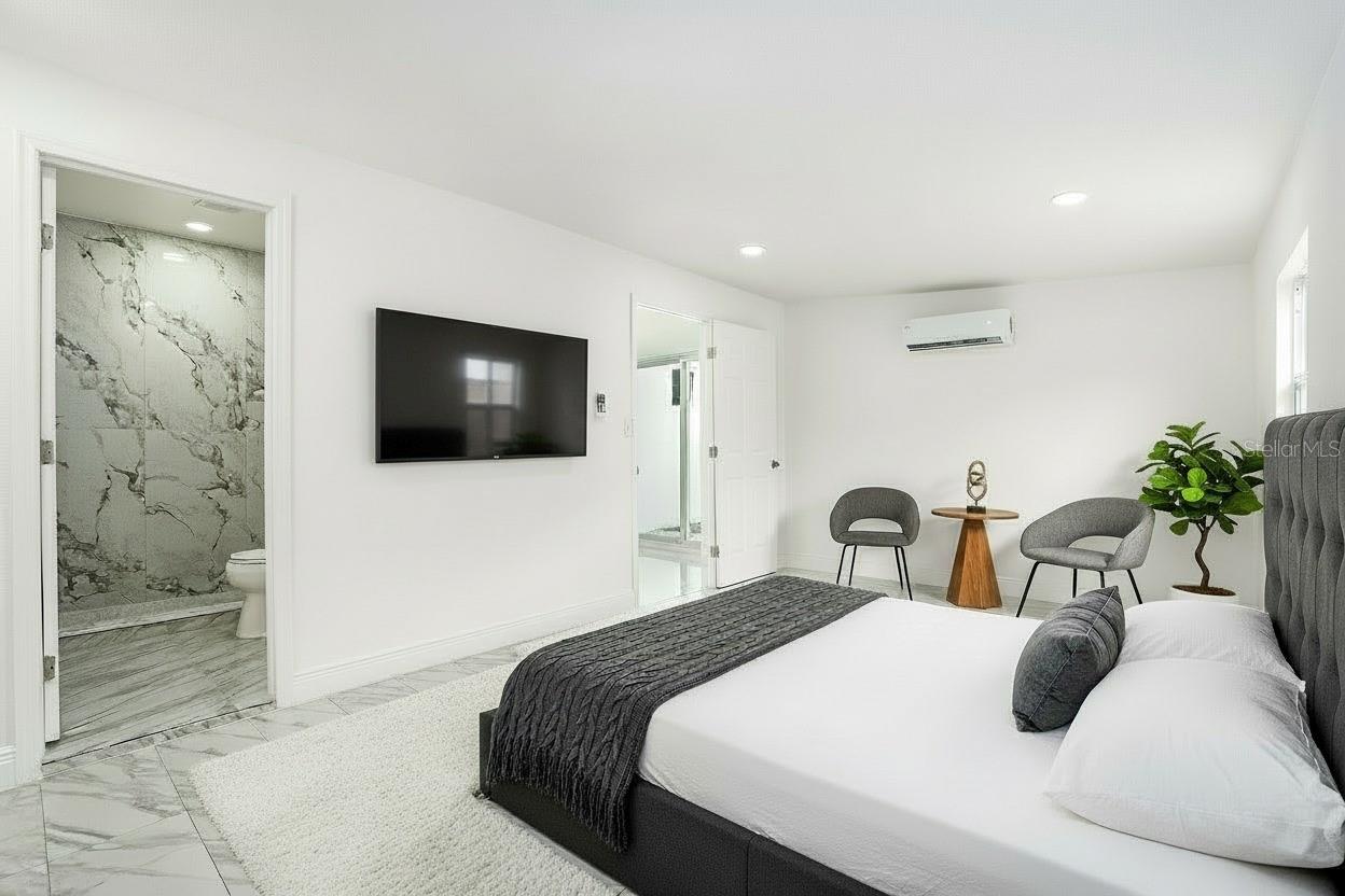 9511 N WILLOW AVE, TAMPA, FL, 33612