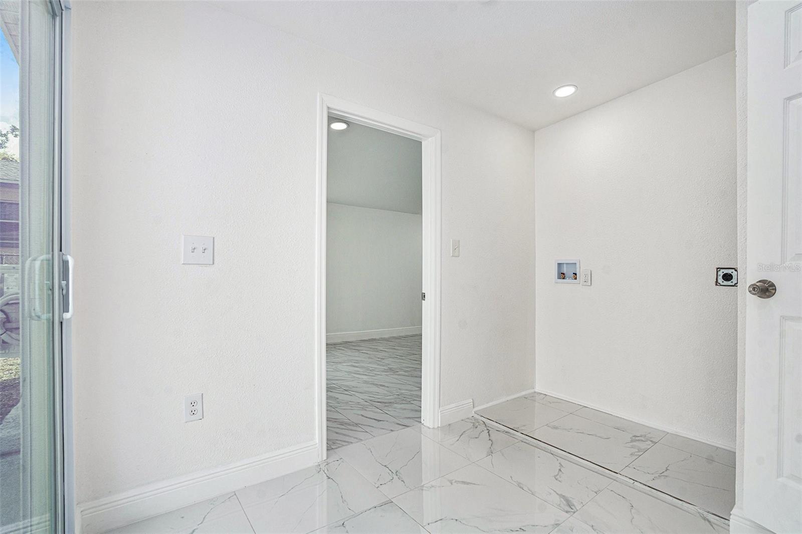 9511 N WILLOW AVE, TAMPA, FL, 33612