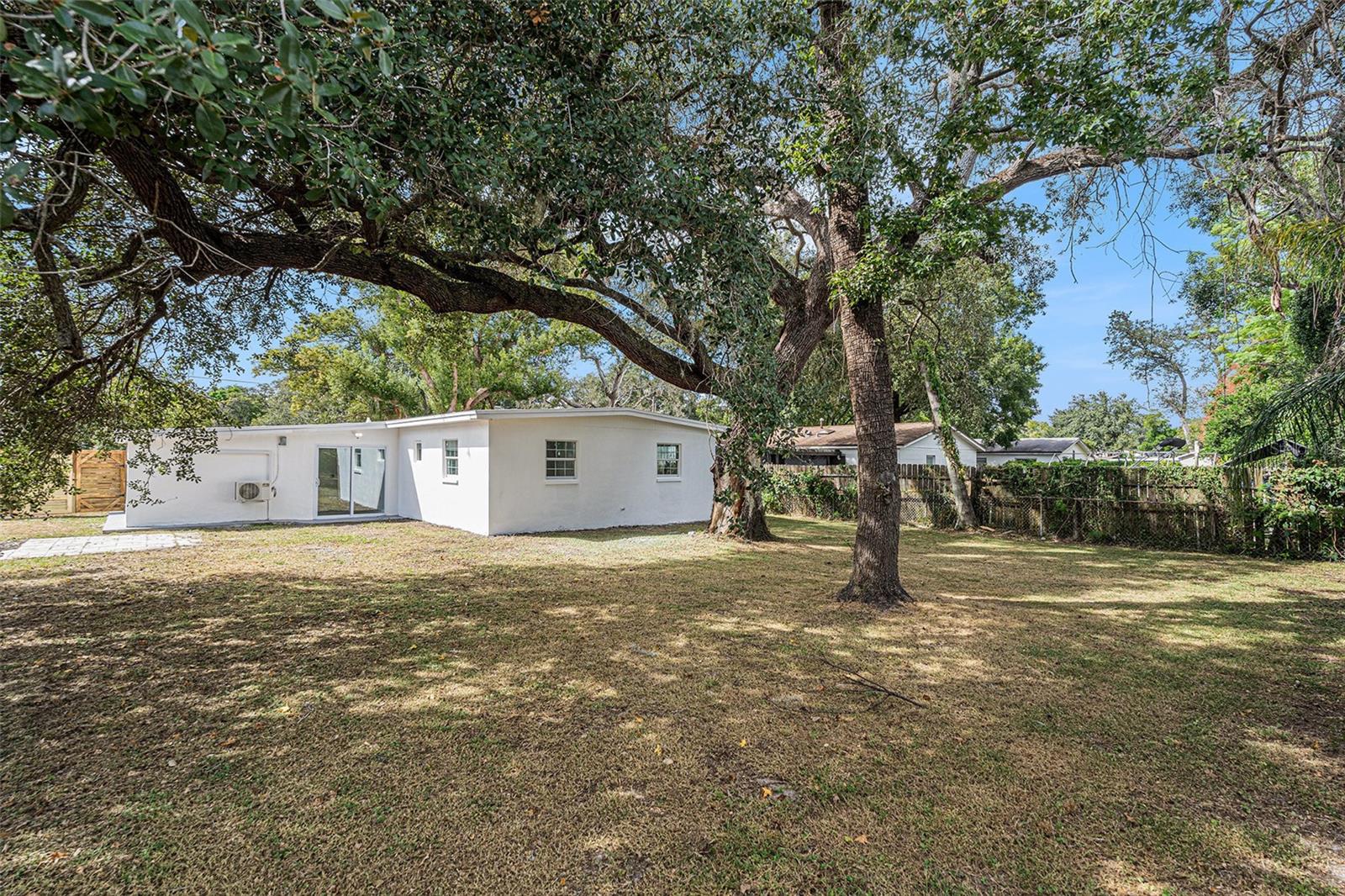 9511 N WILLOW AVE, TAMPA, FL, 33612