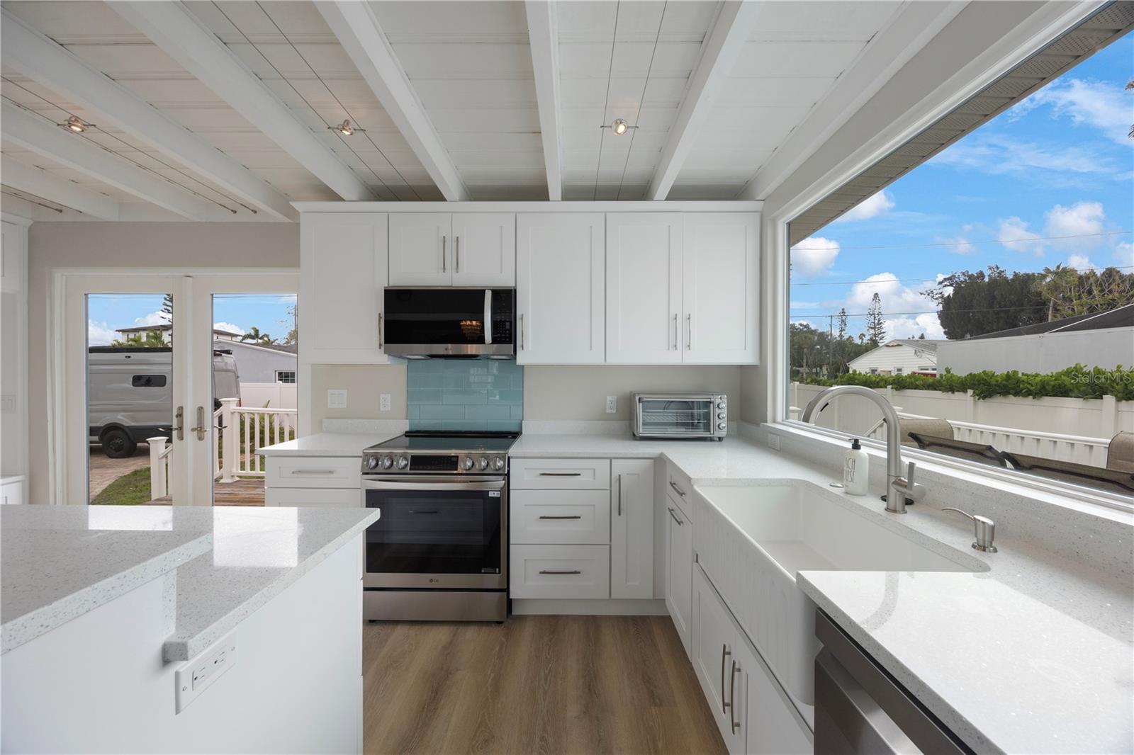 15565 GULF BLVD, REDINGTON BEACH, FL, 33708