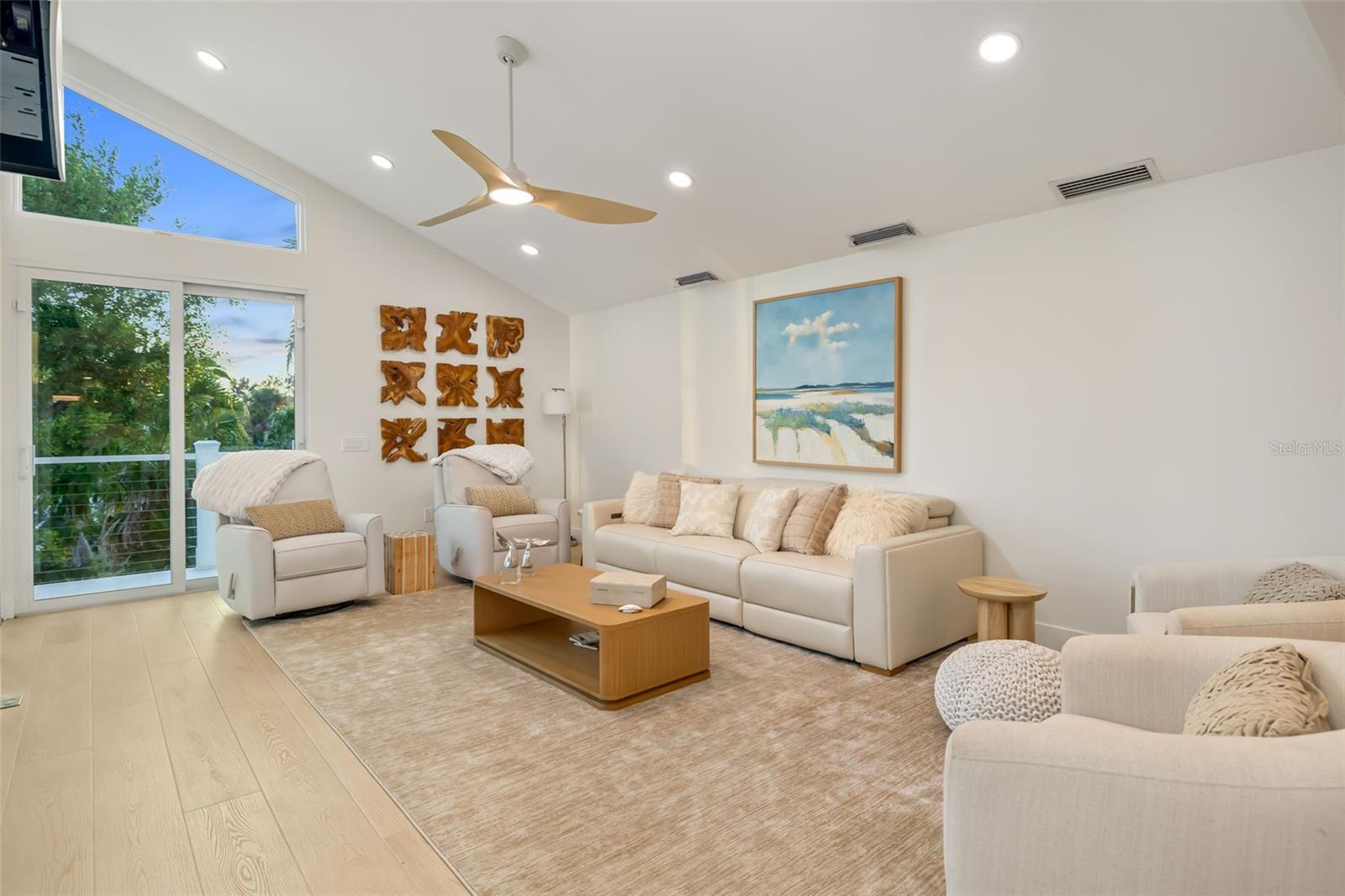 A4668094 Property Photo