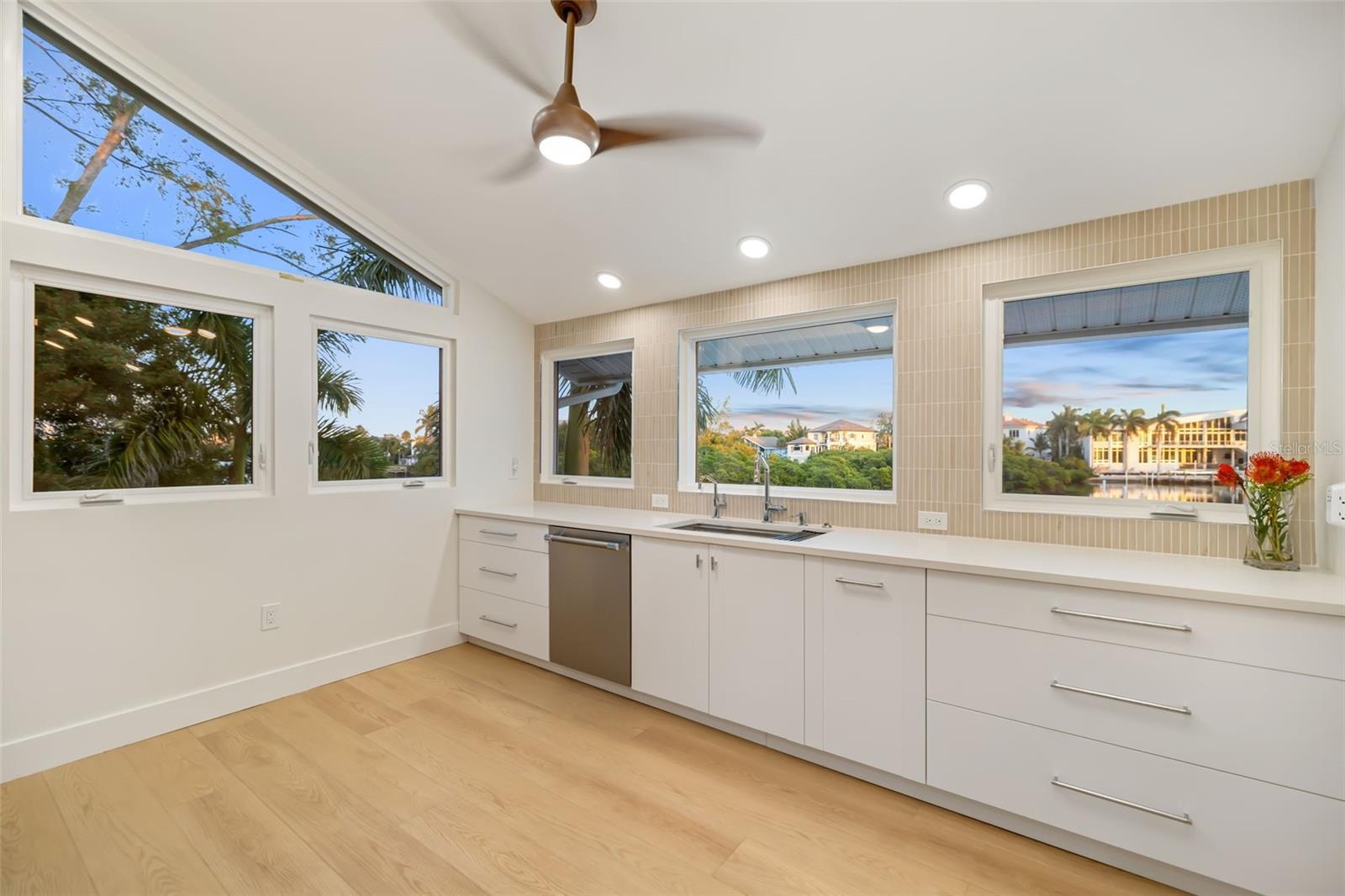 A4668094 Property Photo